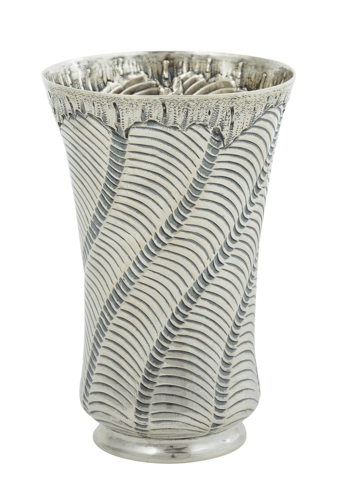 Pahar decorativ din argint, decorat cu val Rocaille