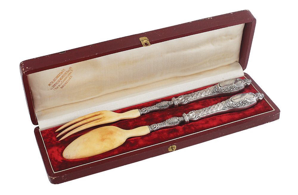 Set francez de servit salată din argint și fildeș, decorat în stil Rococo, în etui original