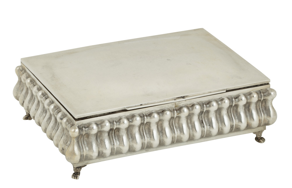 Casetă austriacă pentru tutun, din argint, decorată în stil Biedermeier