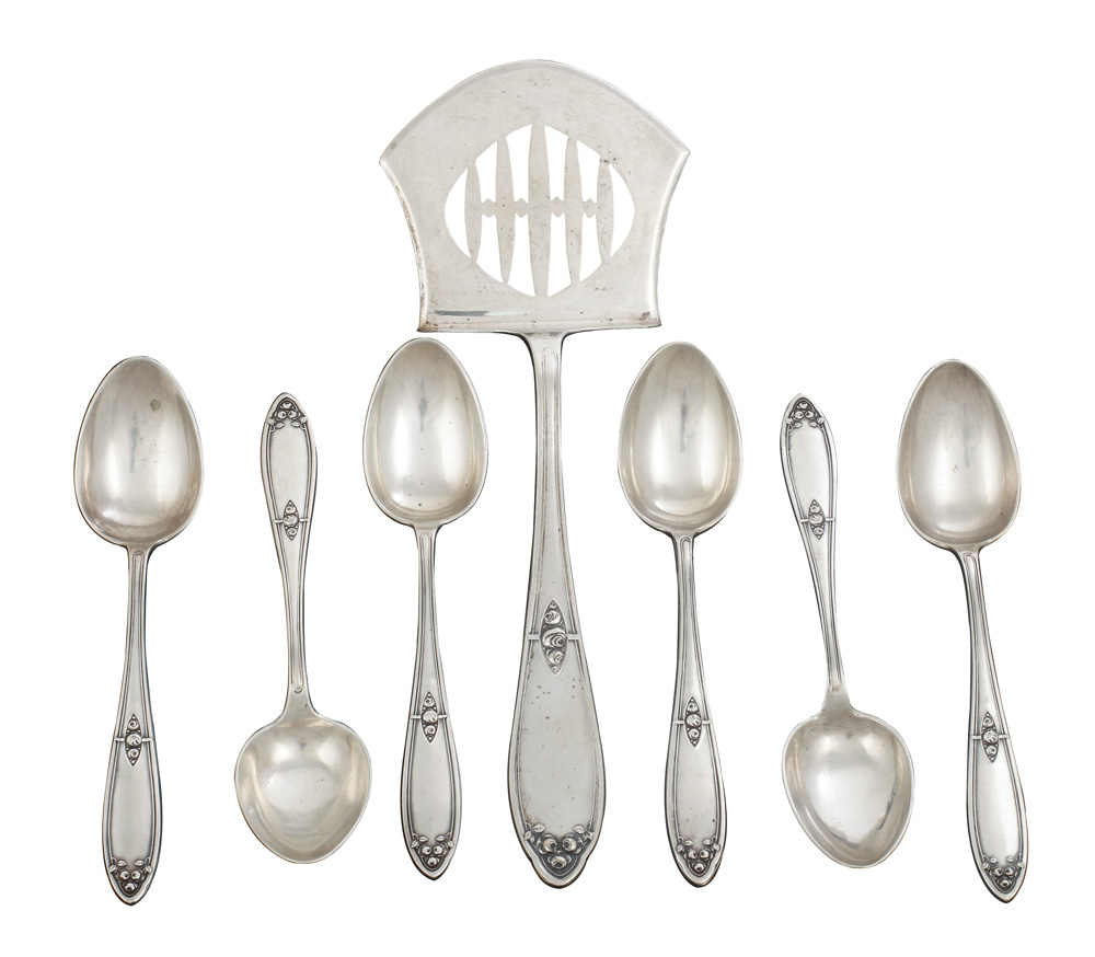 Set de tacâmuri din argint, pentru desert, decorat cu trandafiri, cca 1937