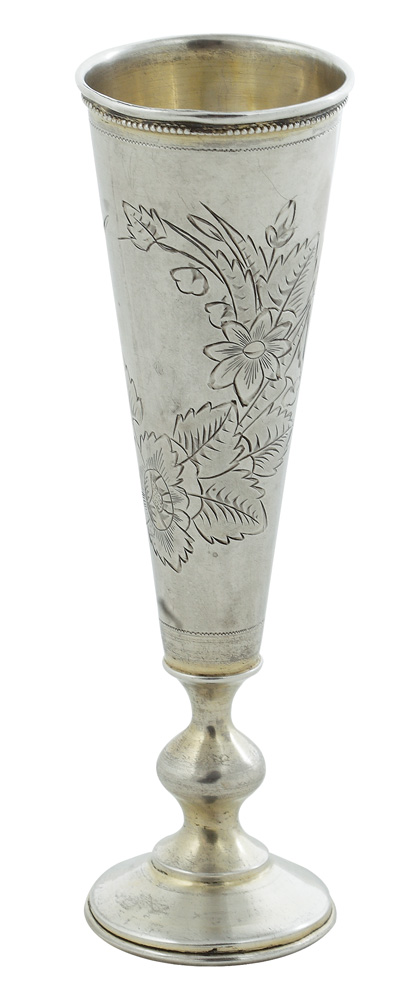 Vas soliflor din argint Lev Oleks, decorat cu motive floral-vegetale, 1896