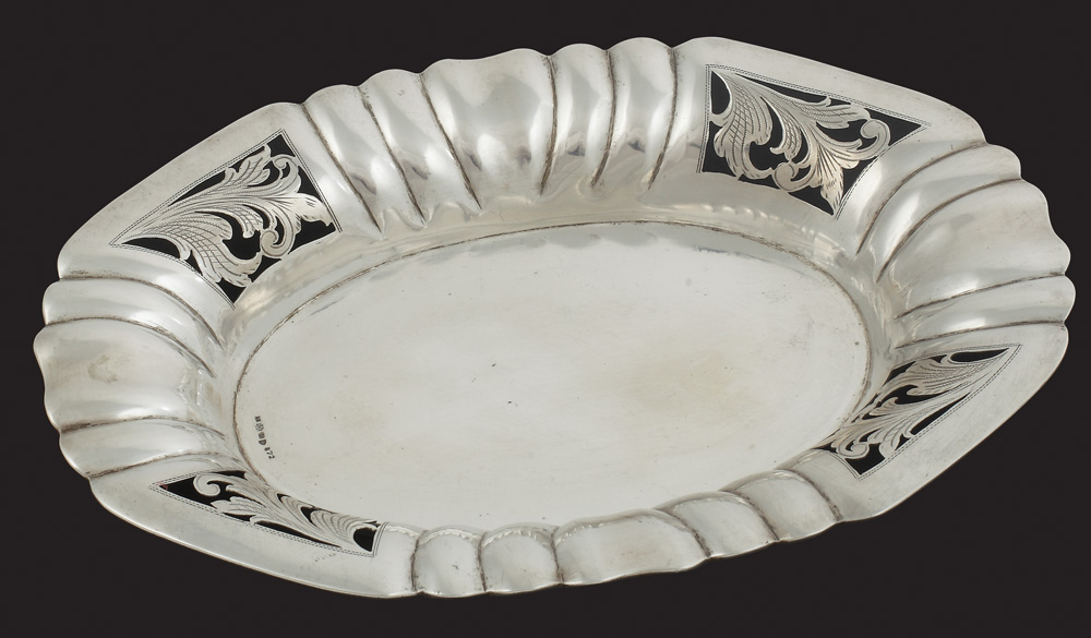 Fructieră ovală din argint, decorată în stil Biedermeier, cca 1930
