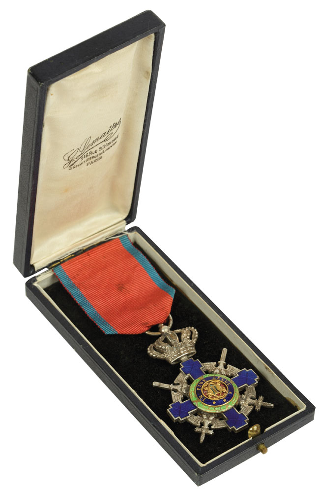 Ordinul 'Steaua României', în grad de cavaler, model I, cu panglică de 'Virtute Militară', perioada Ferdinand I, în cutia originală
