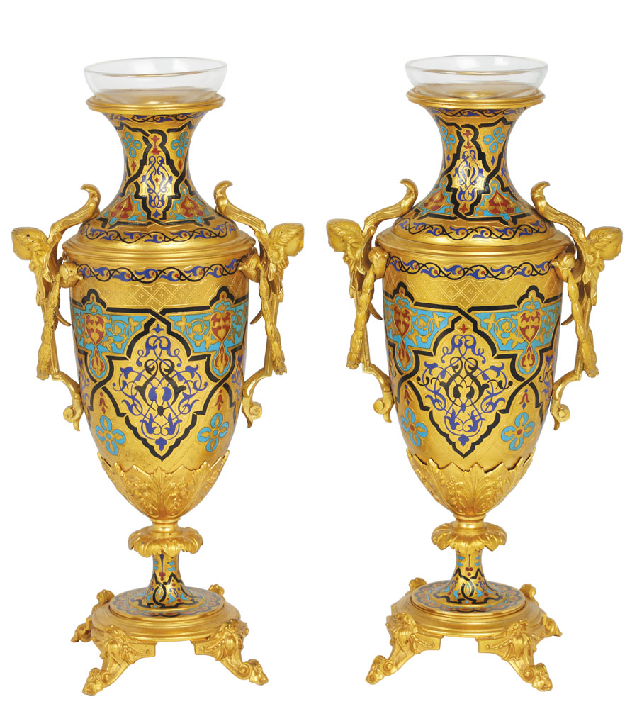 Pereche de vase din bronz aurit, decorate cu arabescuri cloisonne