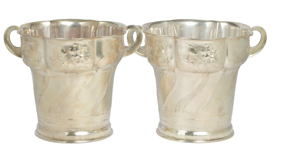 Pereche de frapiere argintate Art-Nouveau, decorate cu flori de nufăr, cca 1904 (posibile jardiniere)