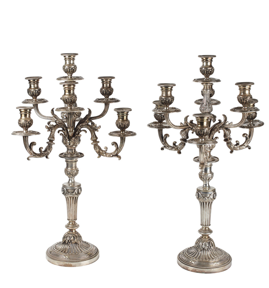Pereche de sfeşnice monumentale argintate, cu motive Neo-clasice