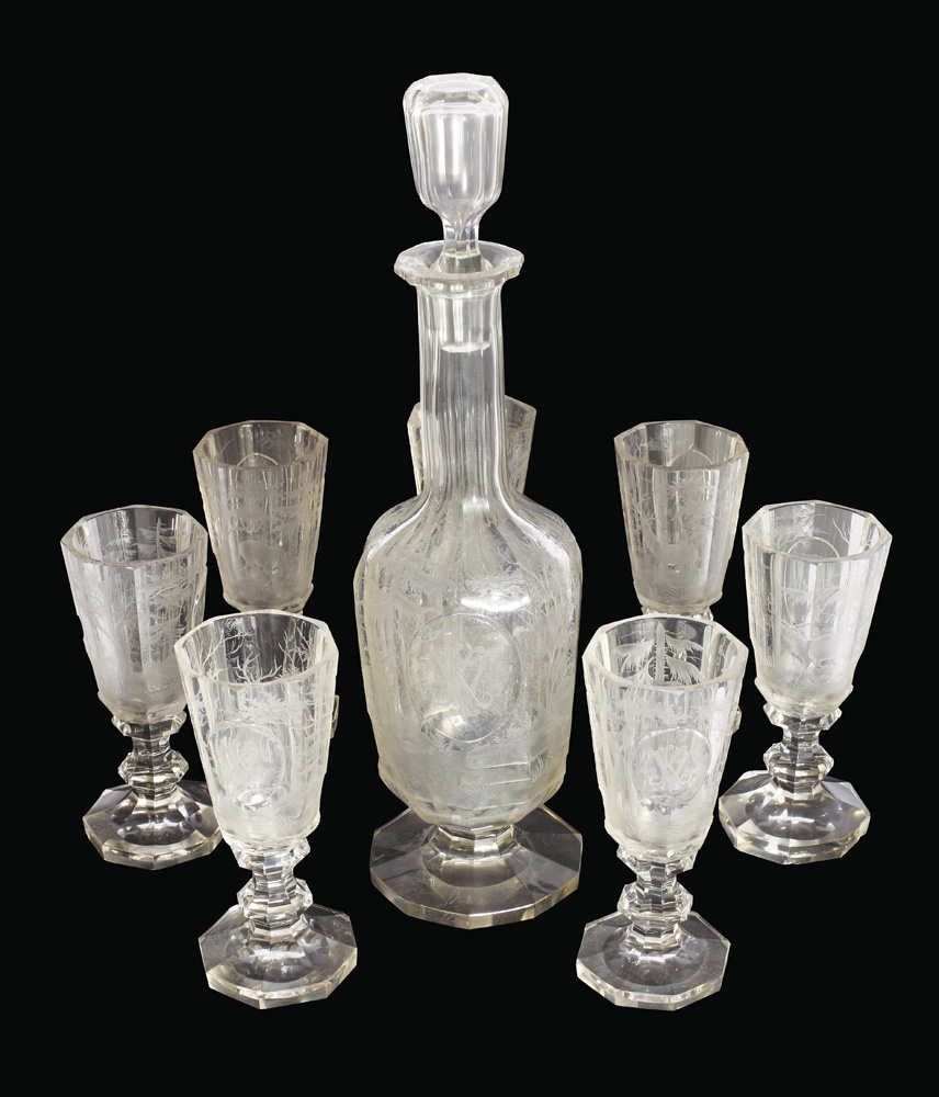 Serviciu monumental din cristal pentru vin, decorat în manieră intaglio