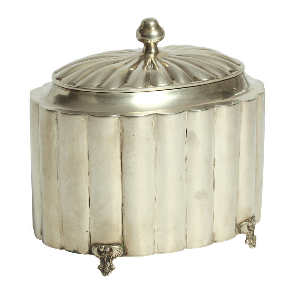 Zaharniţă din argint, decorată în manieră Biedermeier