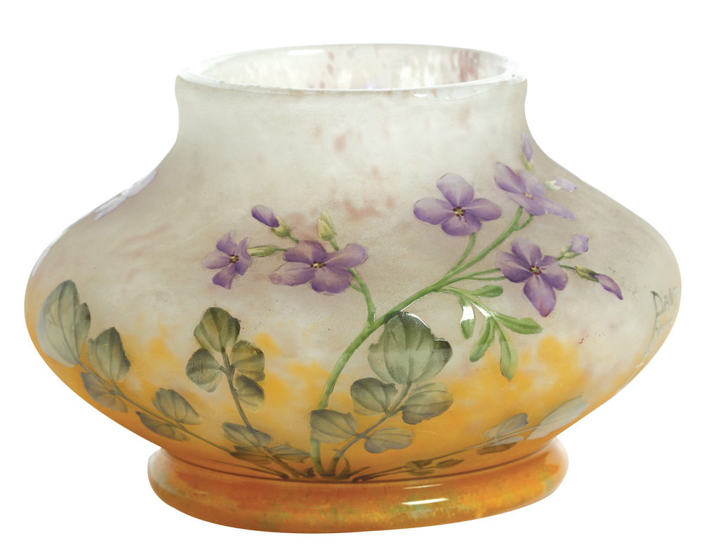 Vas Daum, decorat cu violete