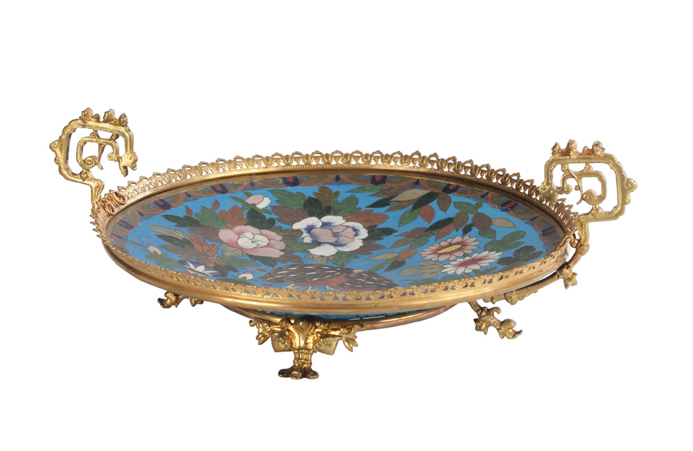 Platou cloisonné, decorat cu crizanteme, zorele și bibilici, montat în bronz aurit