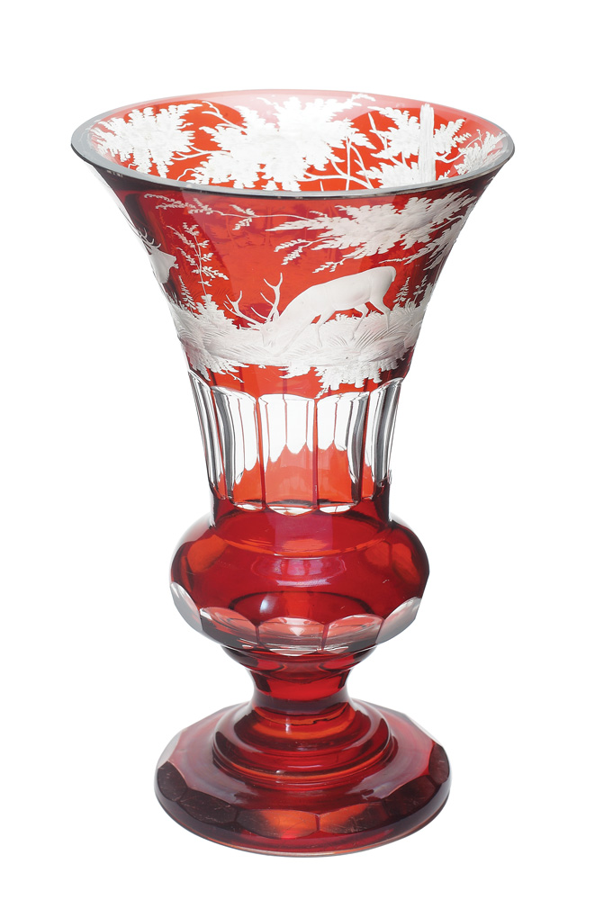 Cupă de cristal, decorată cu cerbi în peisaj