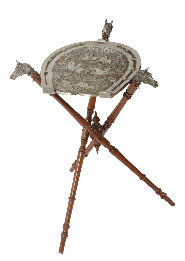 Gheridon de picnic, decorat cu motive hipice
