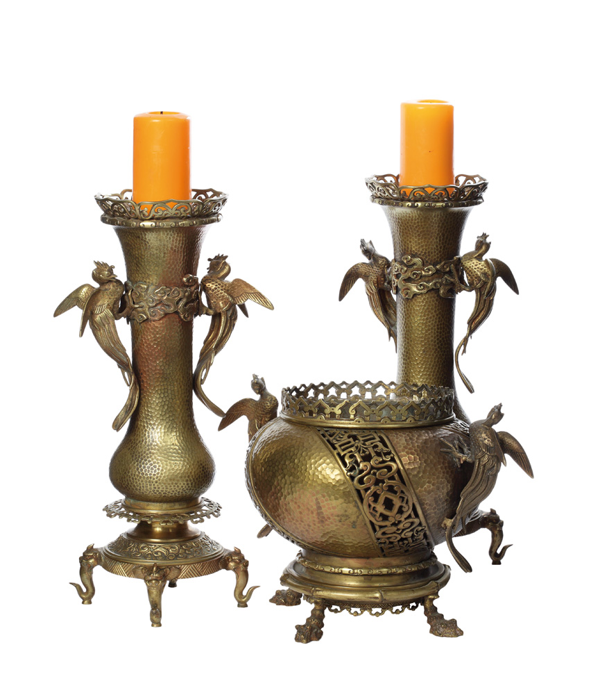 Garnitură de şemineu din 3 cache-pot-uri, decorate cu dragoni, stil Empire