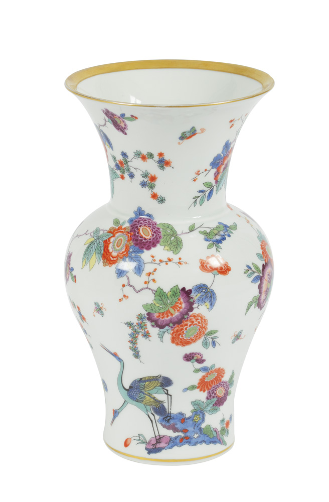 Vas Thomas-Rosenthal, decorat cu flori și ibiși, în stil Kakiemon, cca 1930