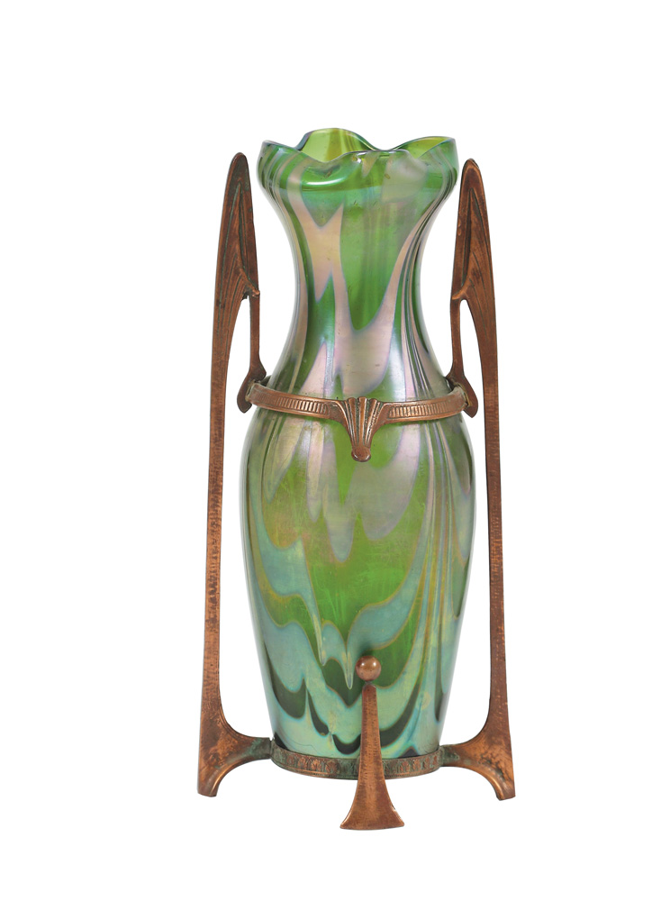 Vas decorativ stil Loetz, montat în arame cu decor vegetal