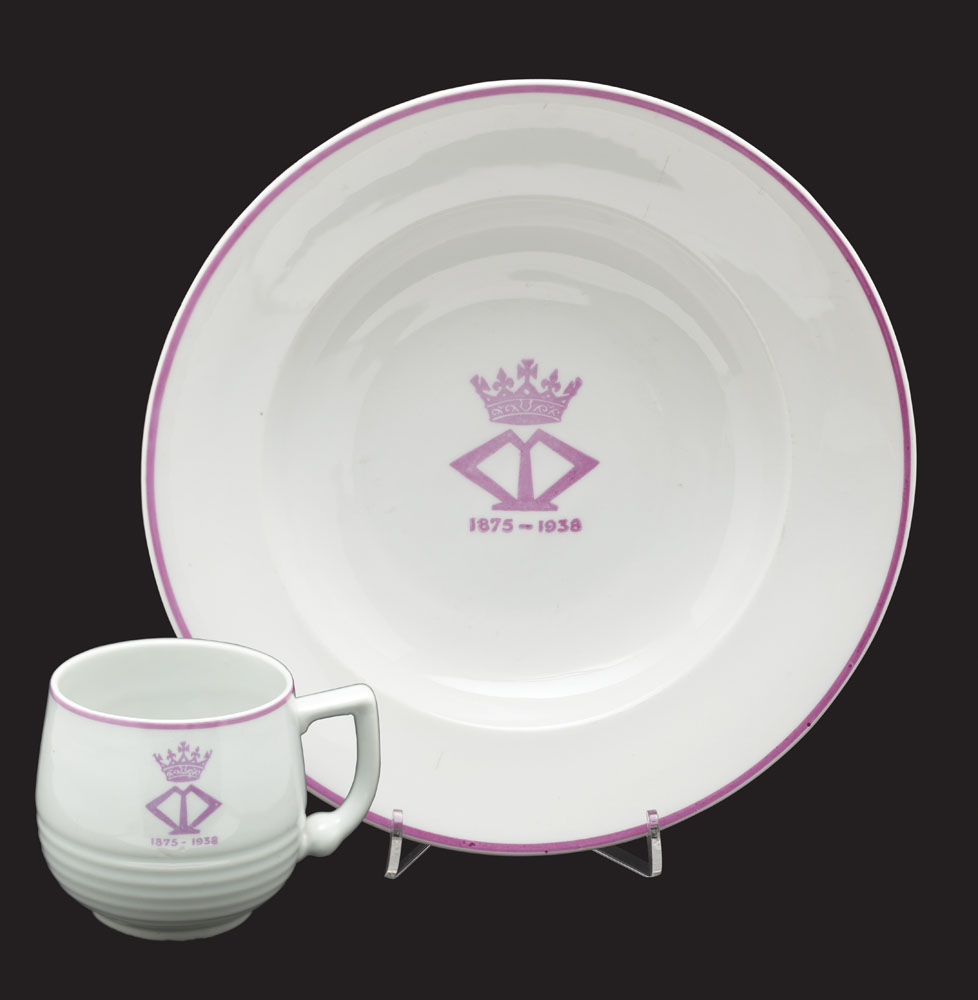 Set de porţelan comemorativ, cu cifrul reginei Maria, 1938
