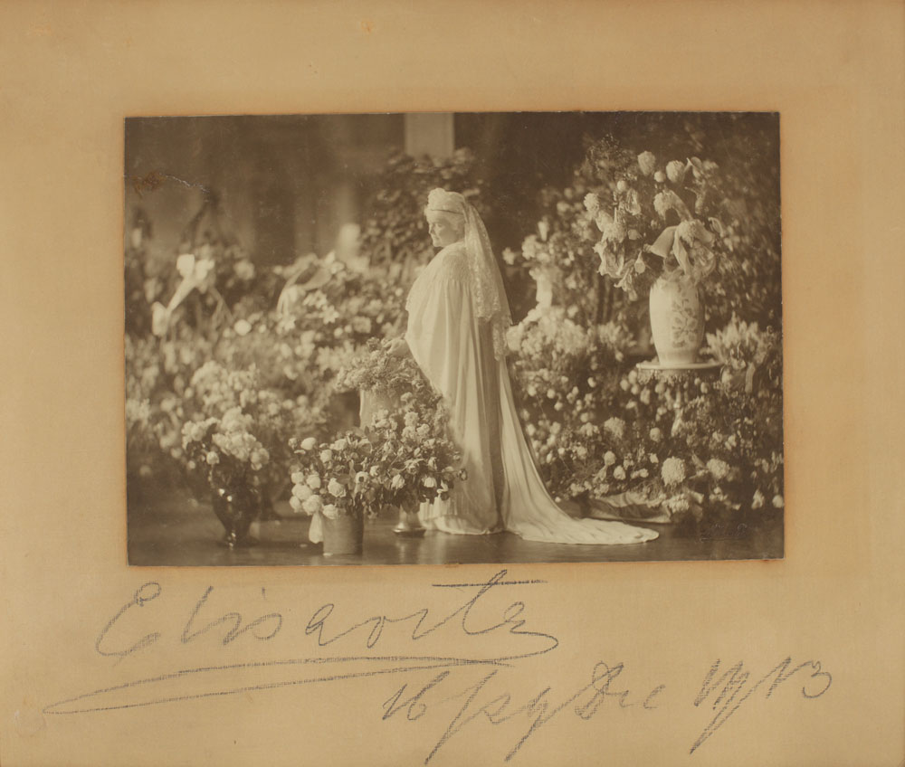 Regina Elisabeta a României, fotografie jubiliară cu autograf