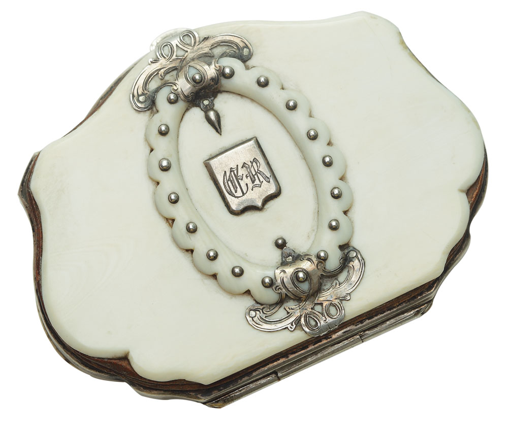 Porte-monnaies de colecţie, decorat cu argint, monogramat C.R.