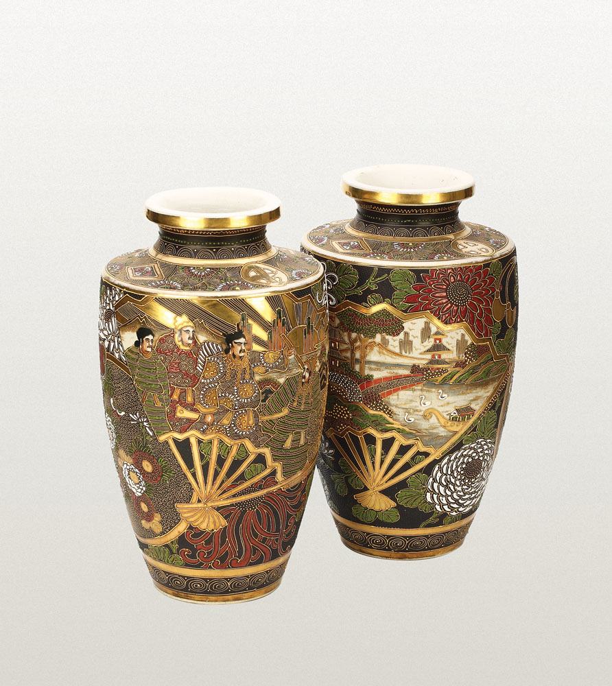 Vase pereche decorate cu scene de gen