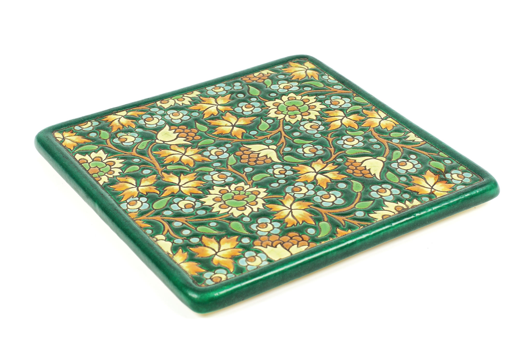 Platou decorativ din email de Longwy, ornat cu motive floral-vegetale