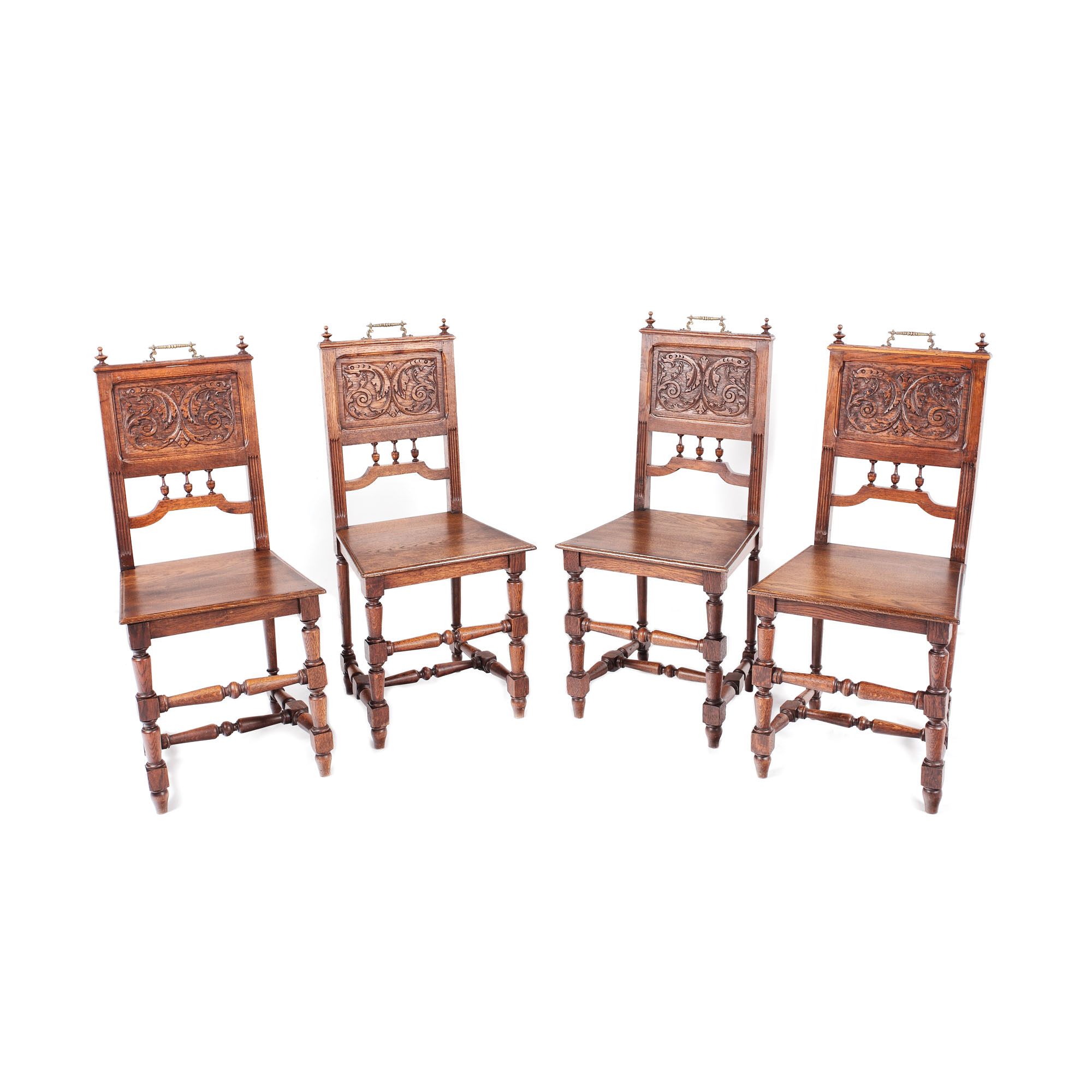 Set de patru scaune, în manieră Henry II, din lemn de stejar, provine din colecția Prințului Ghica
