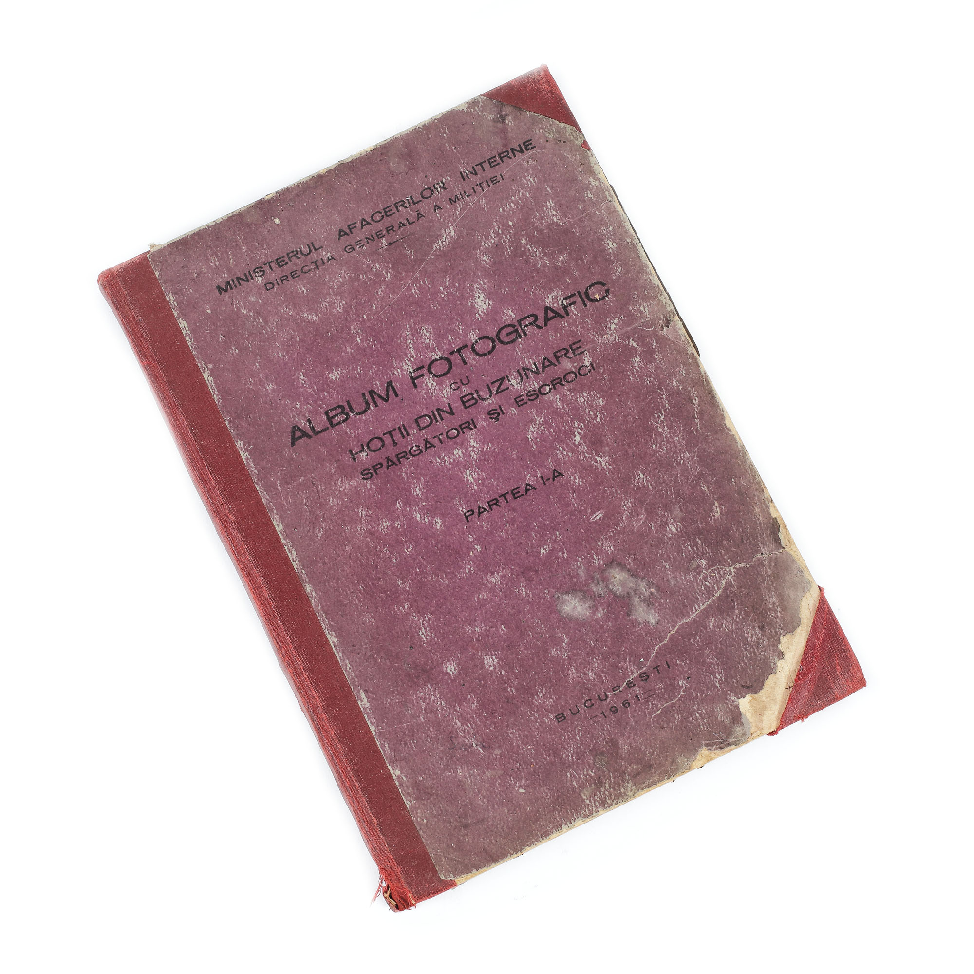 "Album fotografic cu hoții din buzunare, spărgători și escroci", partea I, București, 1961, conține și un proces verbal de predare-primire al albumului