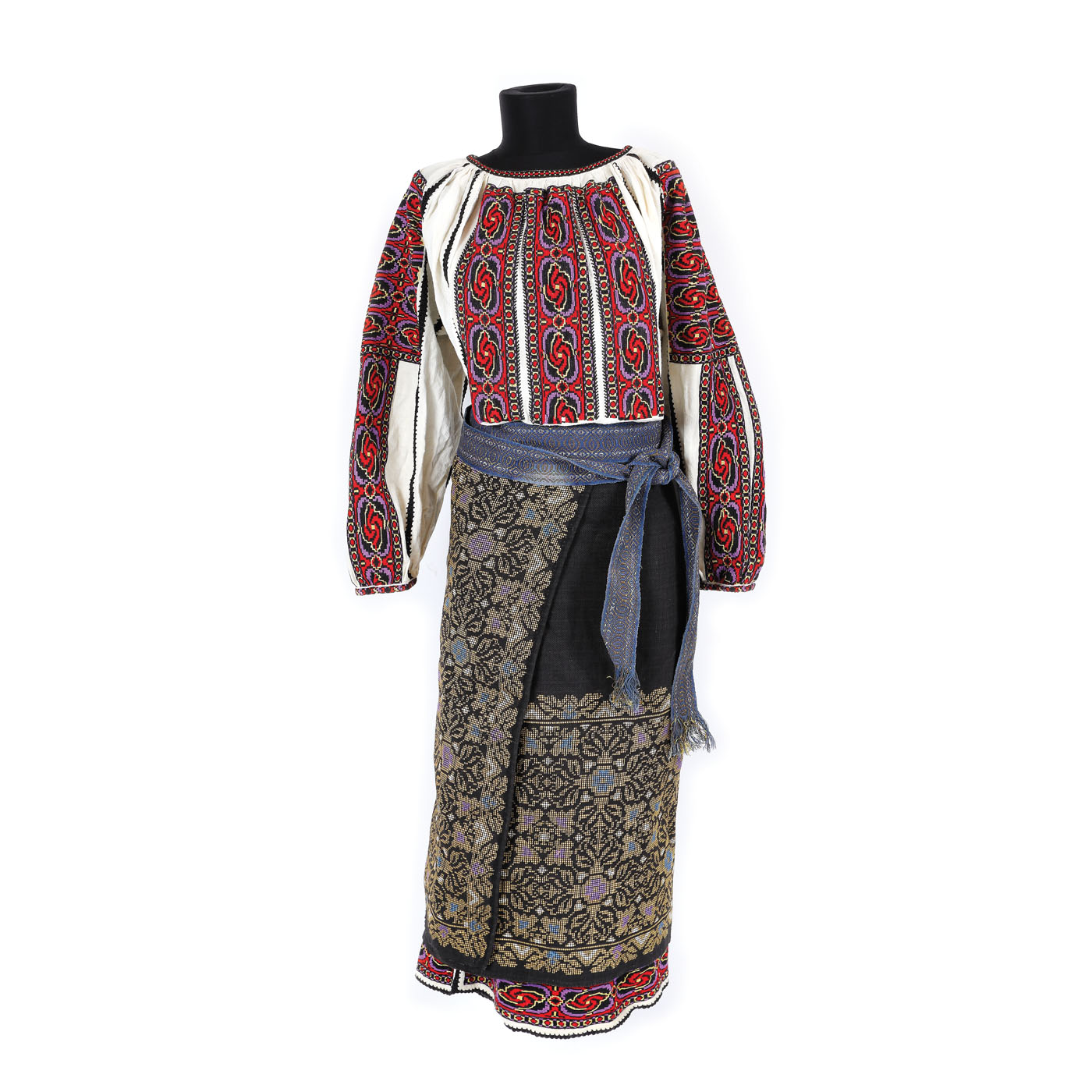 Costum popular de sărbătoare format din cămaşă, fotă și brâu, Argeș, a doua jumătate a sec. XX