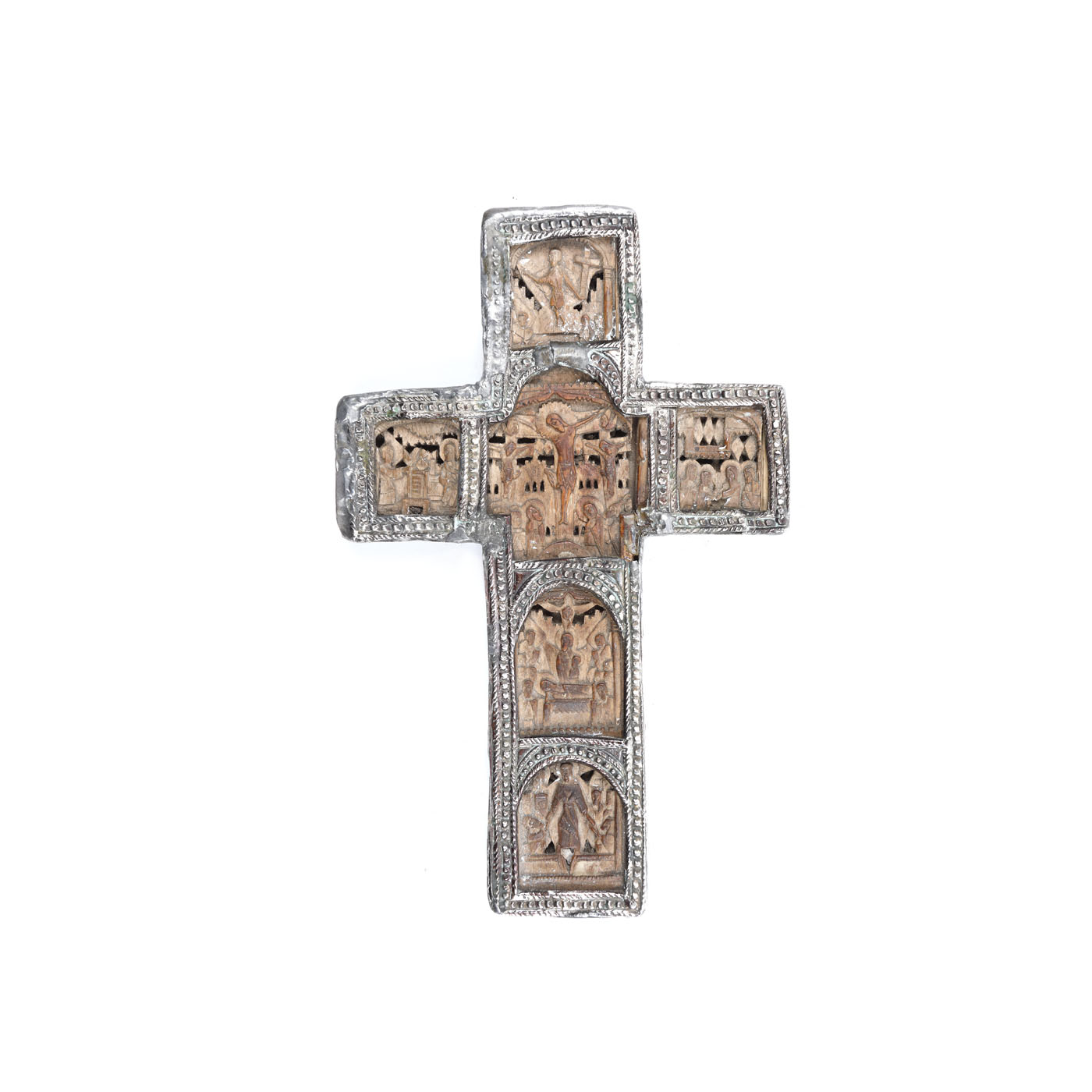 Cruce sculptată și decorată cu scenele "Răstignirii și Nașterii lui Iisus", începutul sec. XVIII