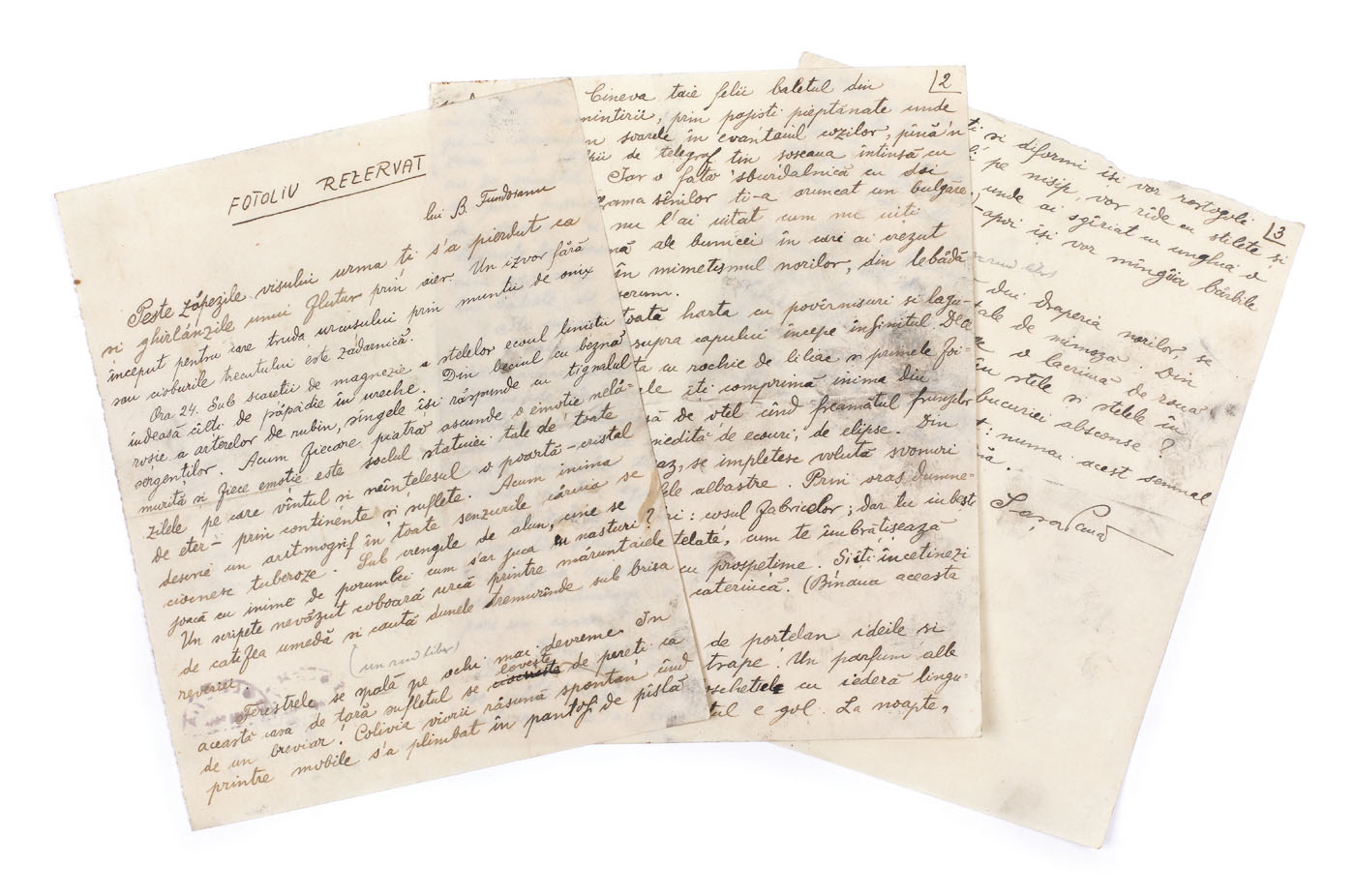 Manuscris ”Fotoliu rezervat” (dedicat poetului avangardist Benjamin Fundoianu), de Sașa Pană, cu ex-libris și semnătura olografă a autorului, publicat în Revista ”Unu”, cu semnătura olografă a autorului, provine din colecția poetului avangardist Sașa Pană (3 file)