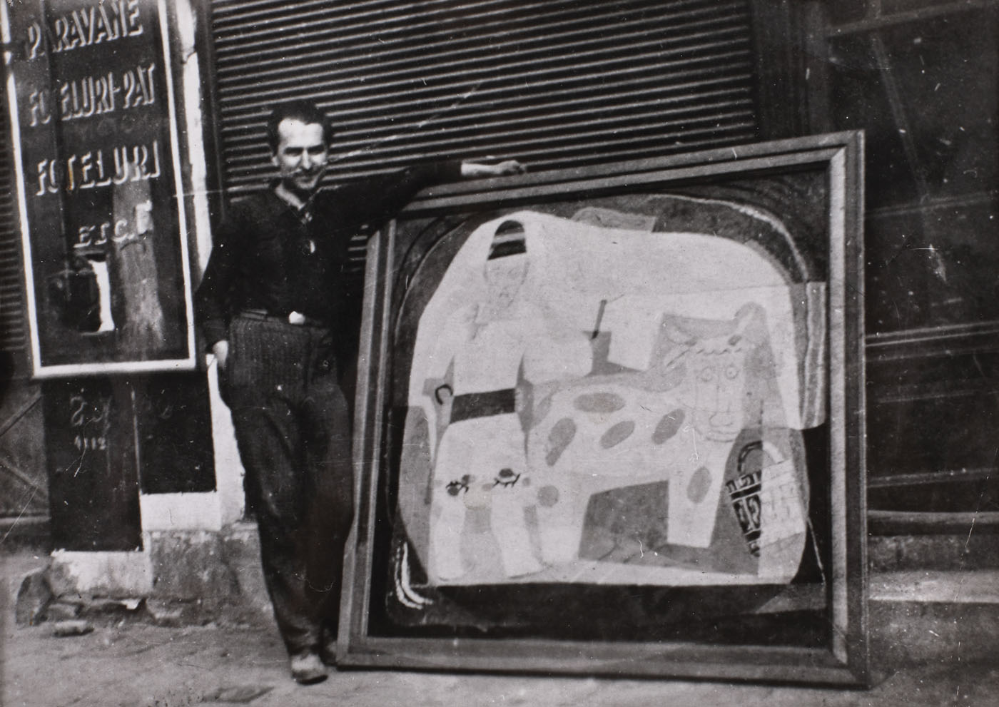 Fotografie ilustrându-l pe poetul avangardist Stephan Roll cu ”Vaca” lui Victor Brauner în fața Lăptariei lui Enache, cca. 1927, piesă rară, de colecție