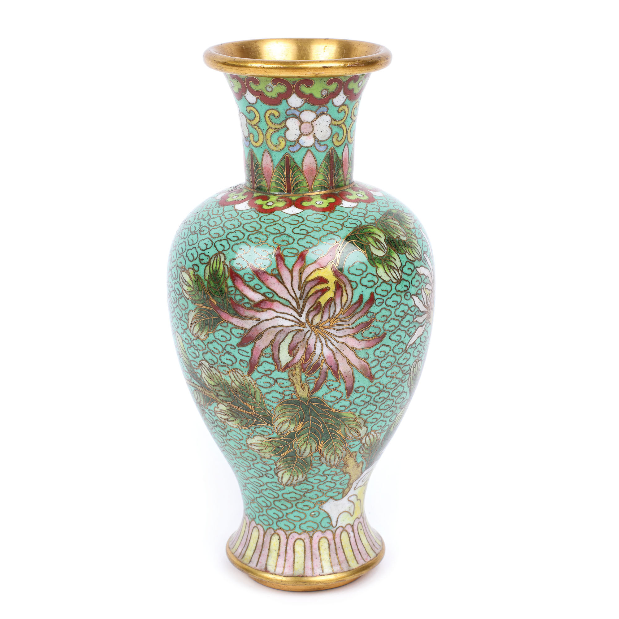 Mic vas decorat în manieră cloisonné, provine din colecția actriței Stela Popescu