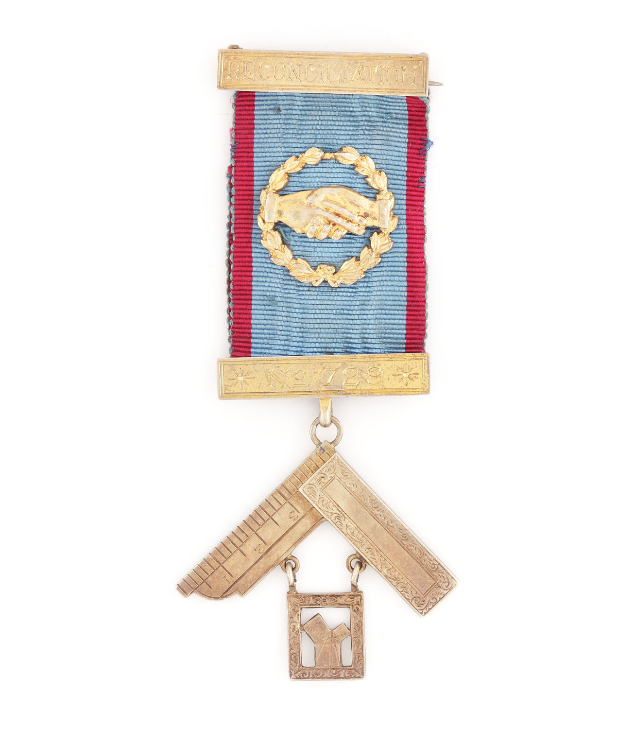 Ordin masonic din argint, prezentat lui T. Ord de către loja "Reconciliation" nr. 729, pentru funcţia de Maestru Venerabil din Trecut, 1962