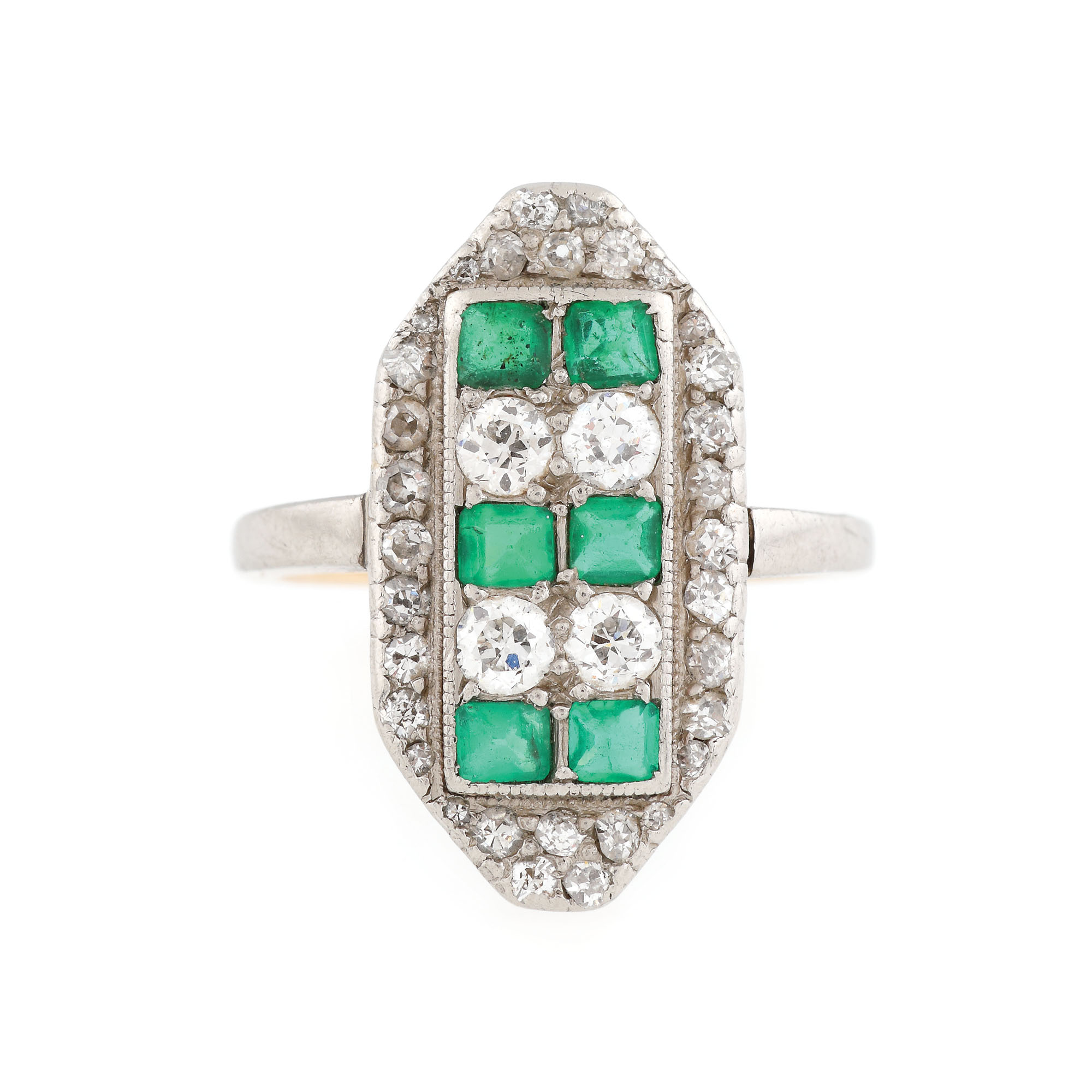 Inel Art Deco din aur și platină, ornat cu smaralde și diamante, cca. 1920