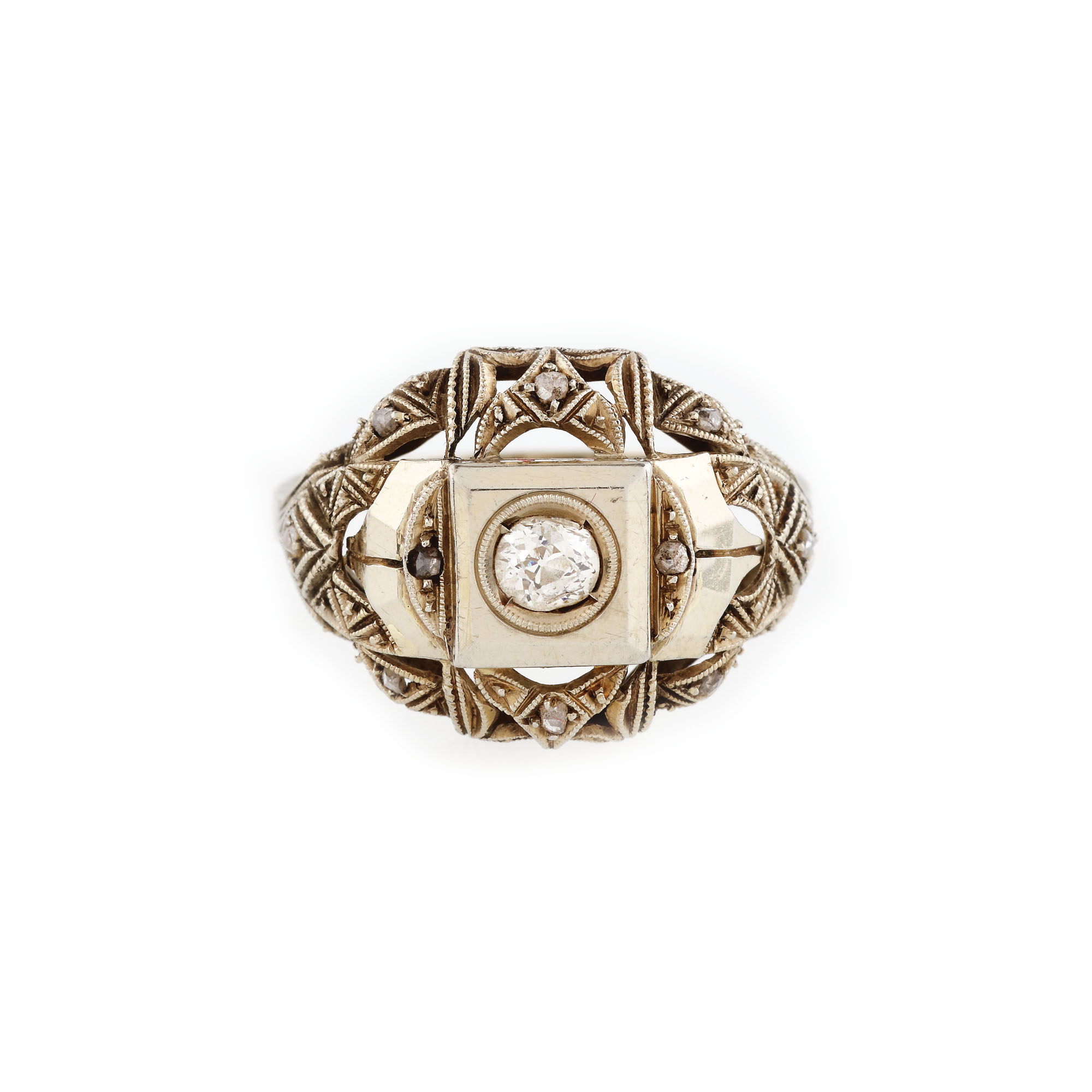 Inel în manieră Edwardiană, din aur alb, decorat cu diamante, executat manual