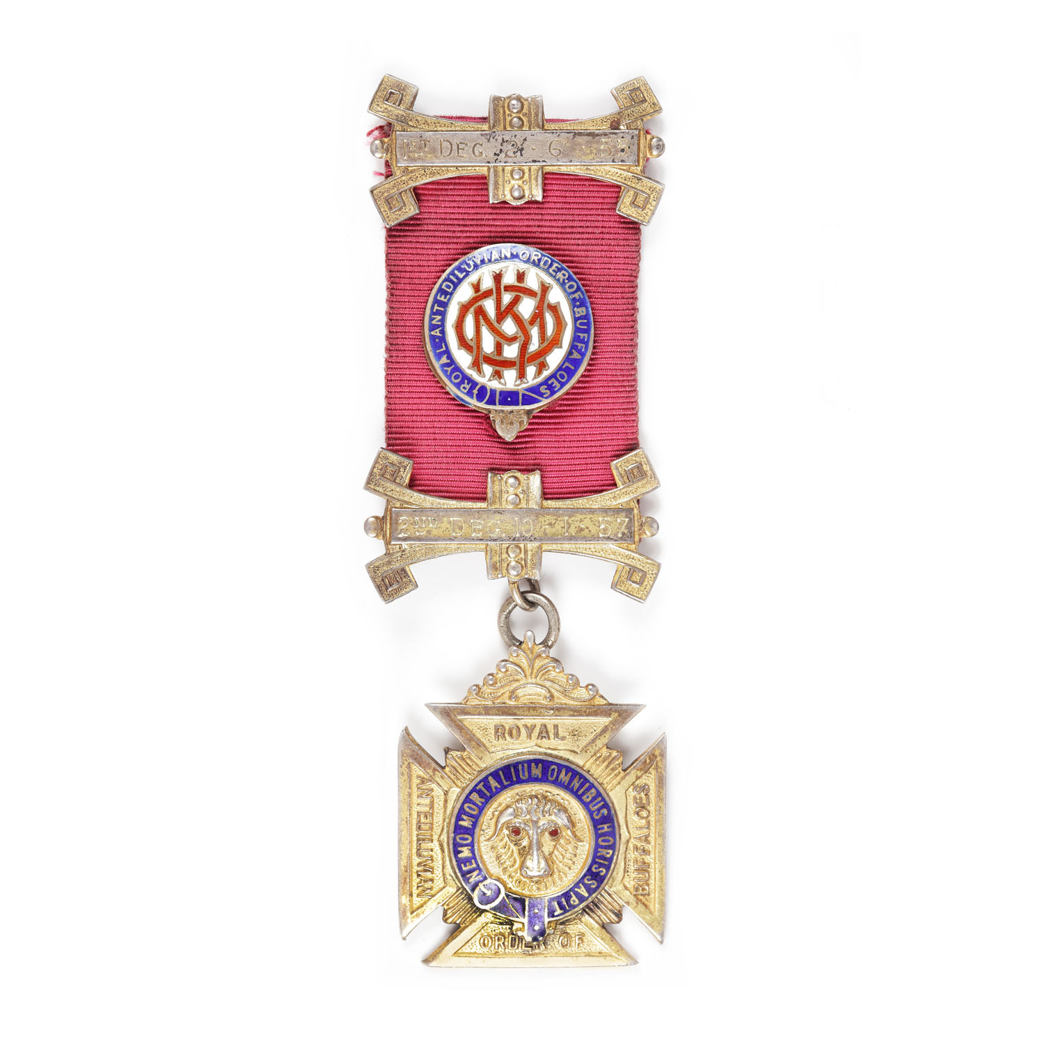 Ordin masonic din argint aurit al ”R.A.O.B.”, prezentat lui Leonard Byrom de către loja "Oakwell" nr. 2965, pentru gradul Knight of the Order of Merit, 5 mai 1960