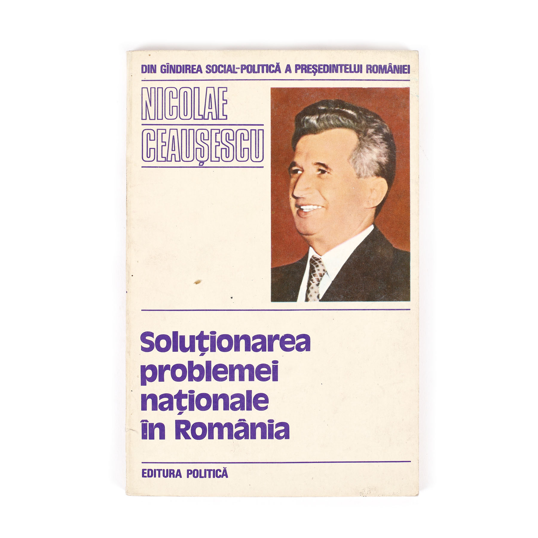 "Soluționarea problemei naționale în România", de Nicolae Ceaușescu, București, 1979, provine din colecția poetului Corneliu Vadim Tudor