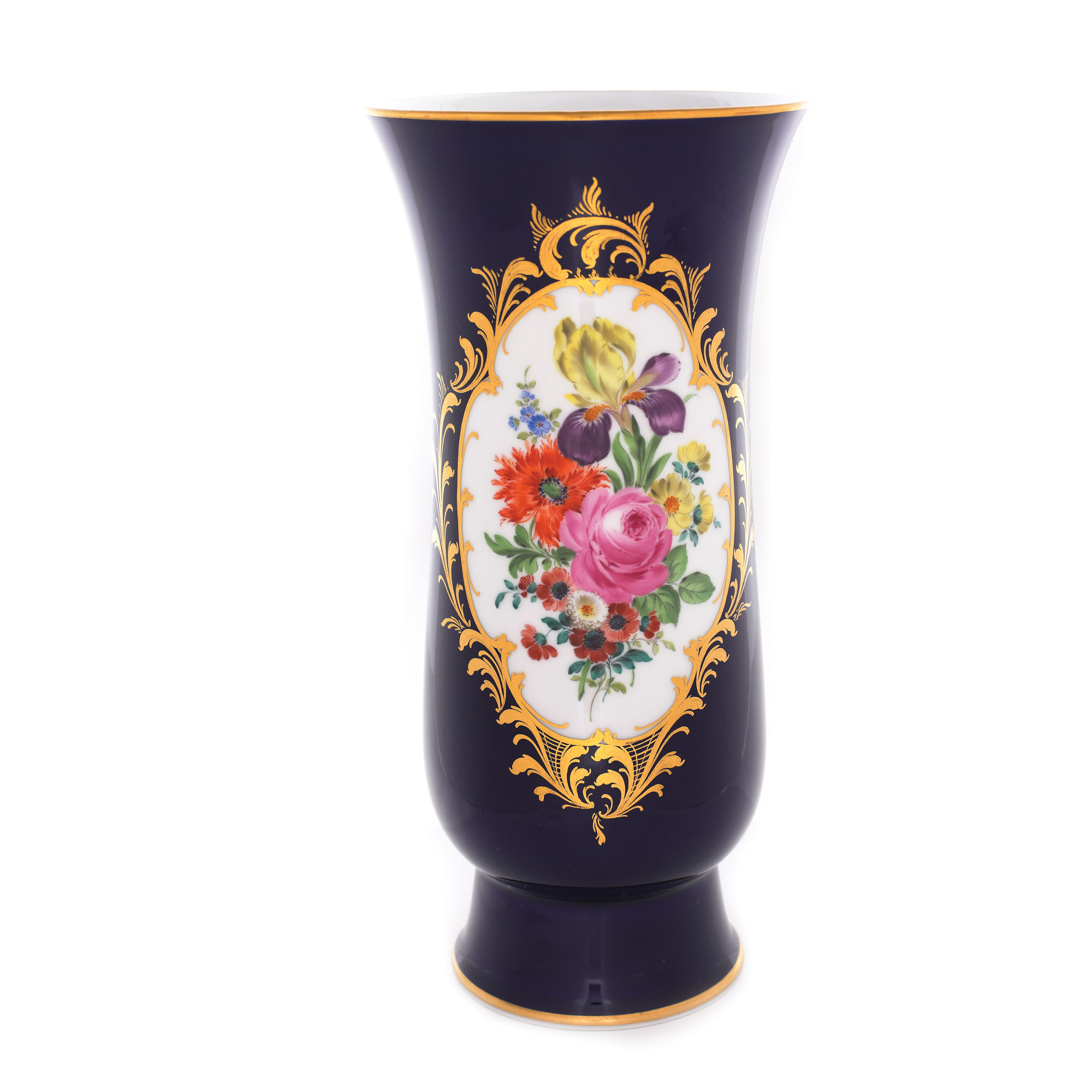 Vas din porțelan Meissen, decorat cu motive florale, începutul sec. XX