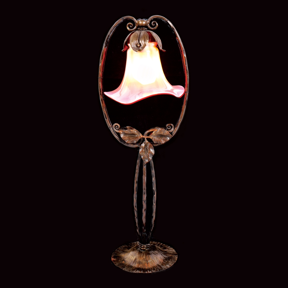 Lampă Art Nouveau, cu abajur din sticlă opalescentă și pulbere de aur coloidal, cca. 1910-1920