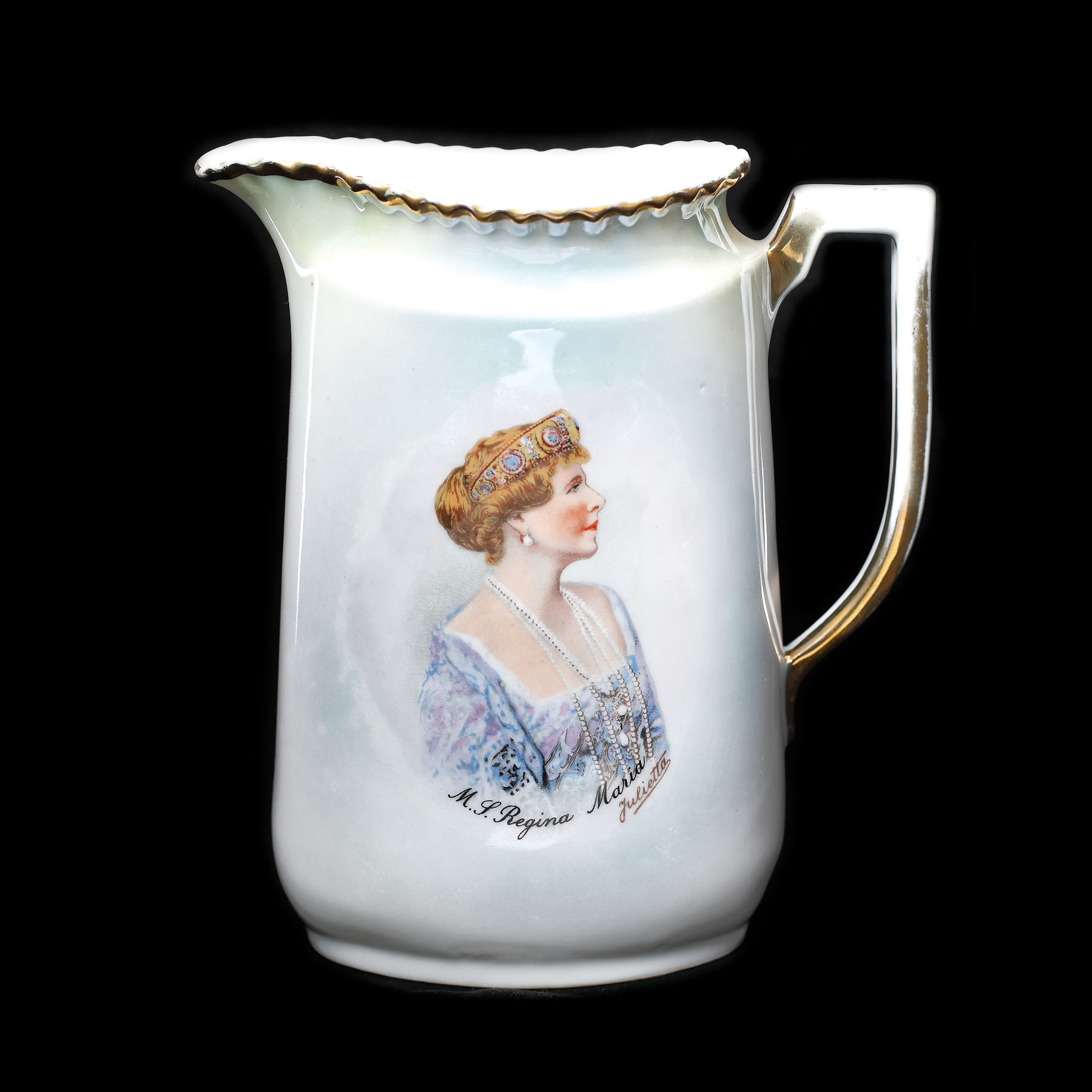 Carafă din porțelan, decorată cu efigia Reginei Maria, începutul sec. XX