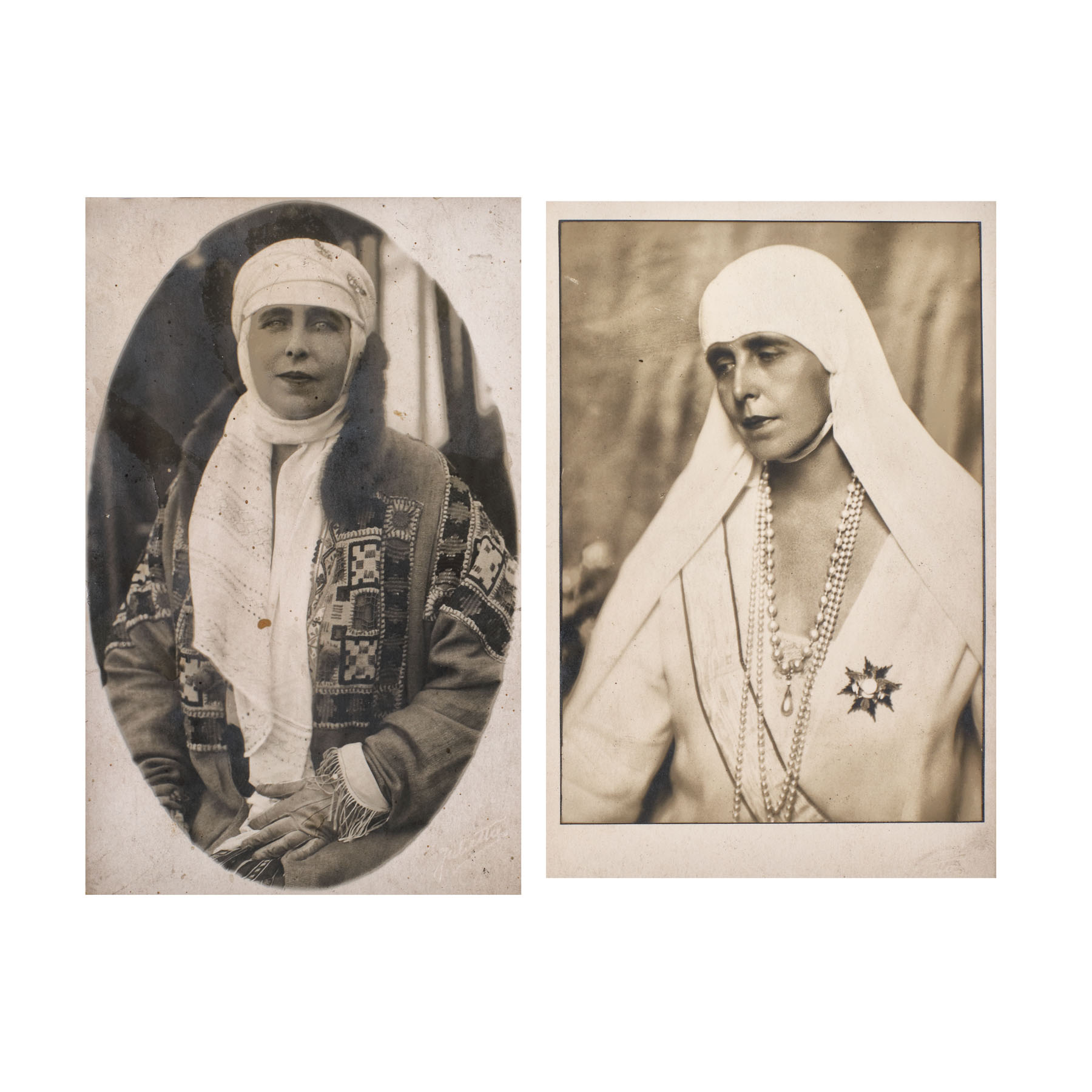 Lot format din două cărți poștale ilustrând-o pe Regina Maria