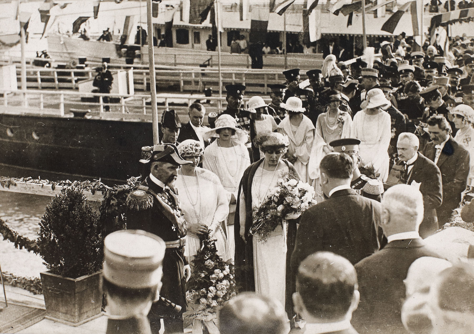 Fotografie ilustrându-i pe Regina Maria și pe Regele Ferdinand la Constanța, cca. 1925