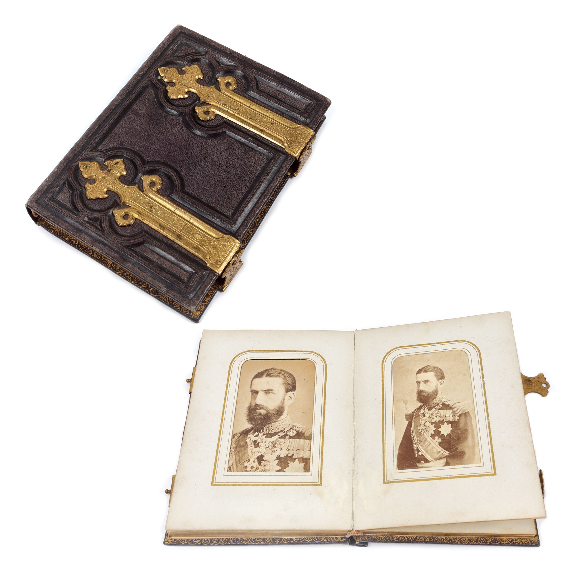Album cu 18 fotografii de epocă, ilustrându-i pe membrii Casei Regale din România și Marea Britanie, atelier A.F. Czihak, Viena, cca. 1890, piesă de colecție