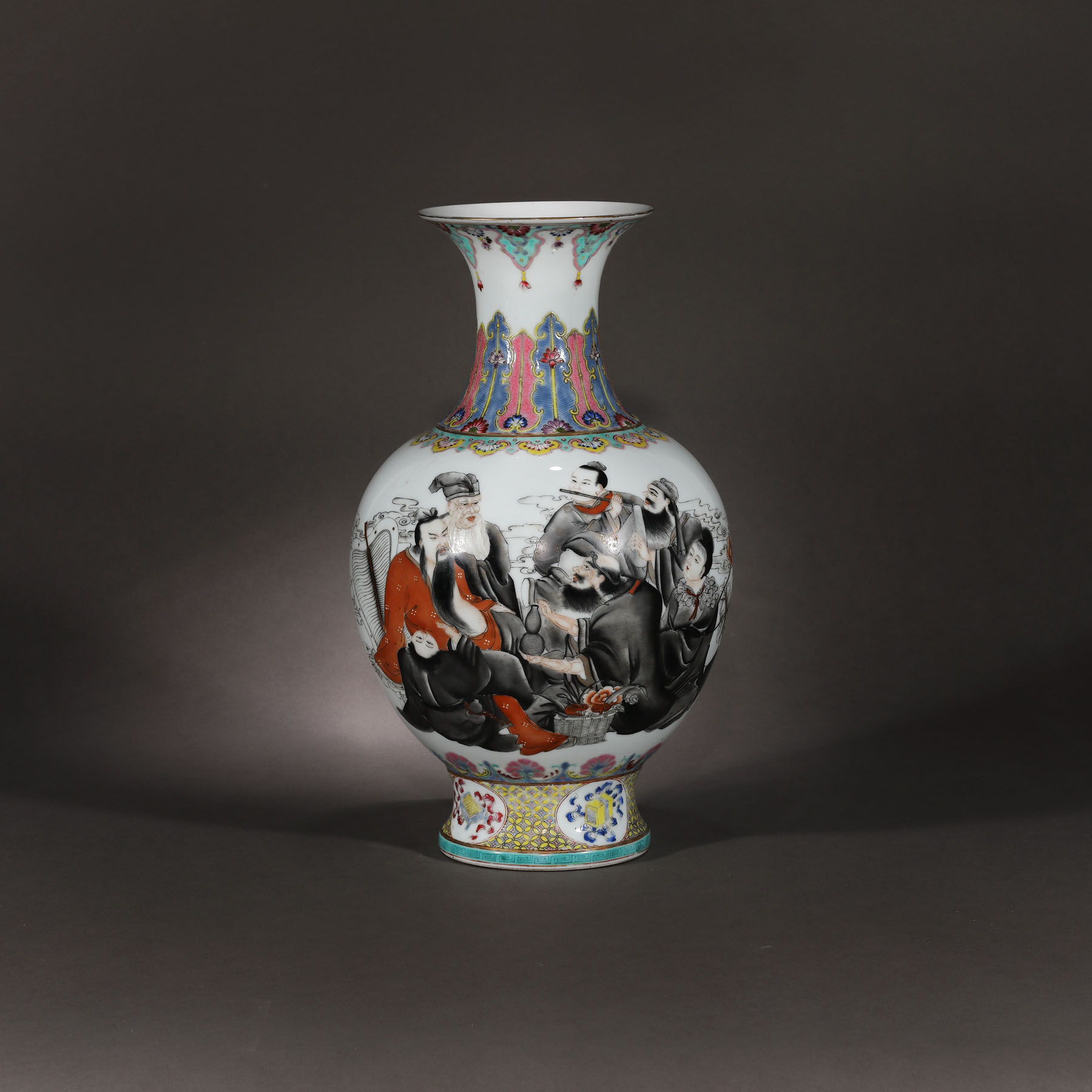 Vas din porțelan, decorat cu cărturari, purtând marca retrospectivă Yongzheng, sfârșitul perioadei Qing, China, începutul sec. XX