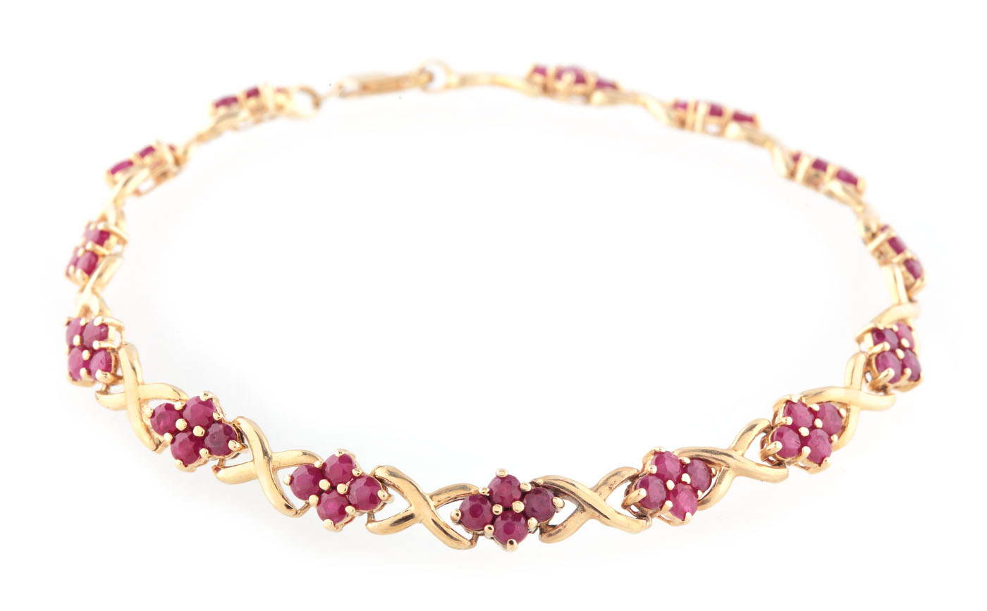 Gold bracelet decorated with rubies
