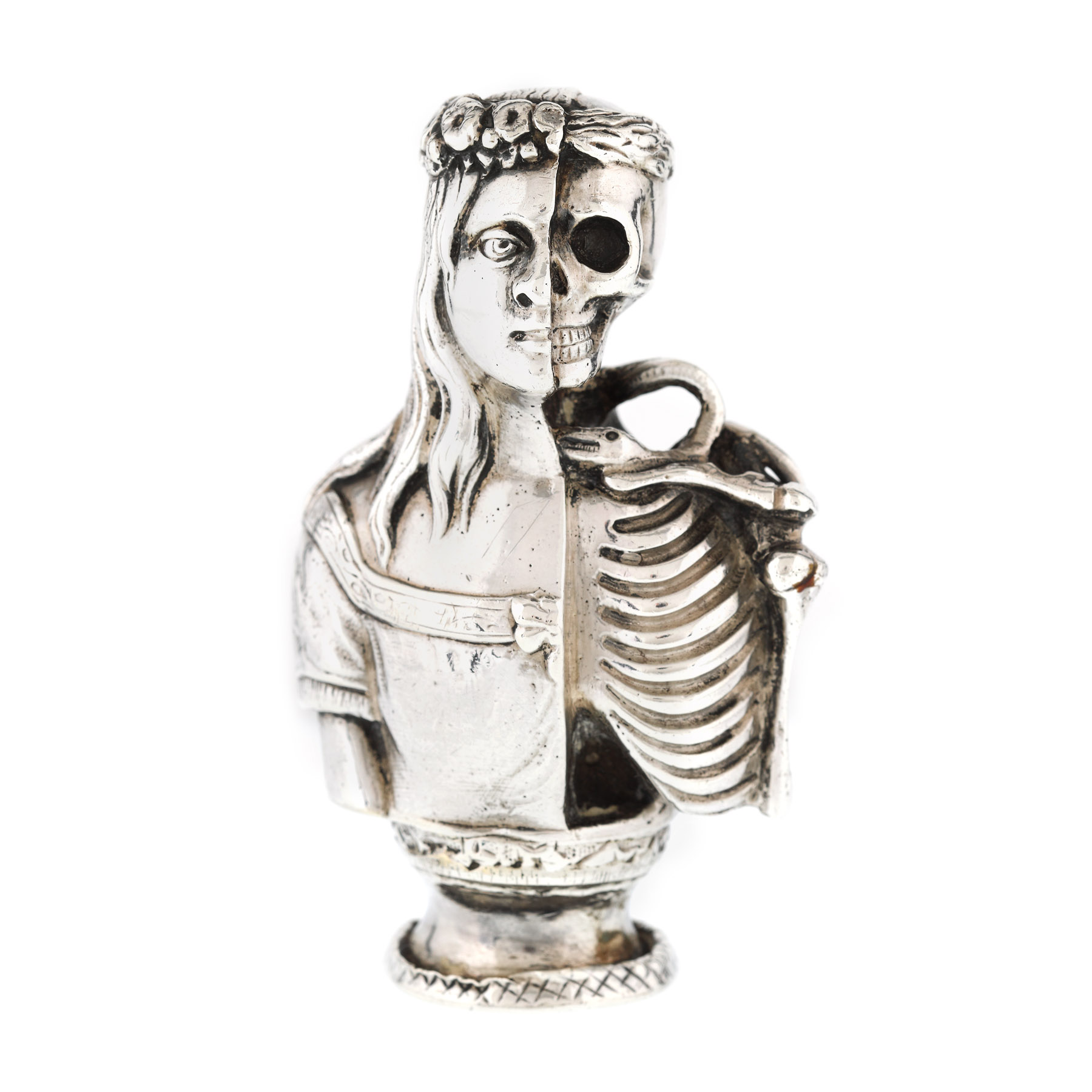 "Memento mori" - miniatură din argint, reprezentând o figură feminină grotescă