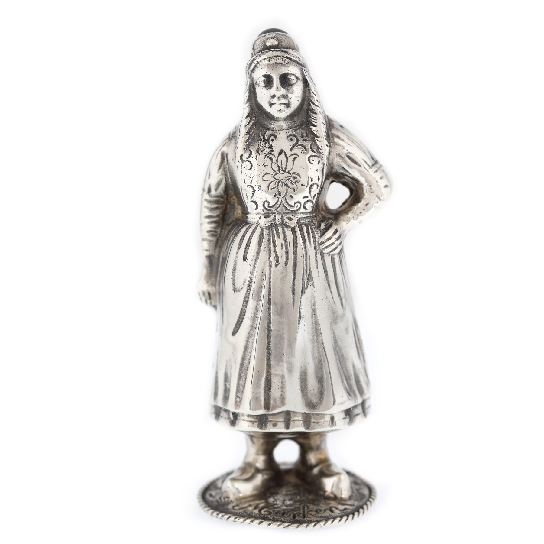 Figurină miniaturală din argint, în forma unei negustorese împodobite cu Lapis Lazuli