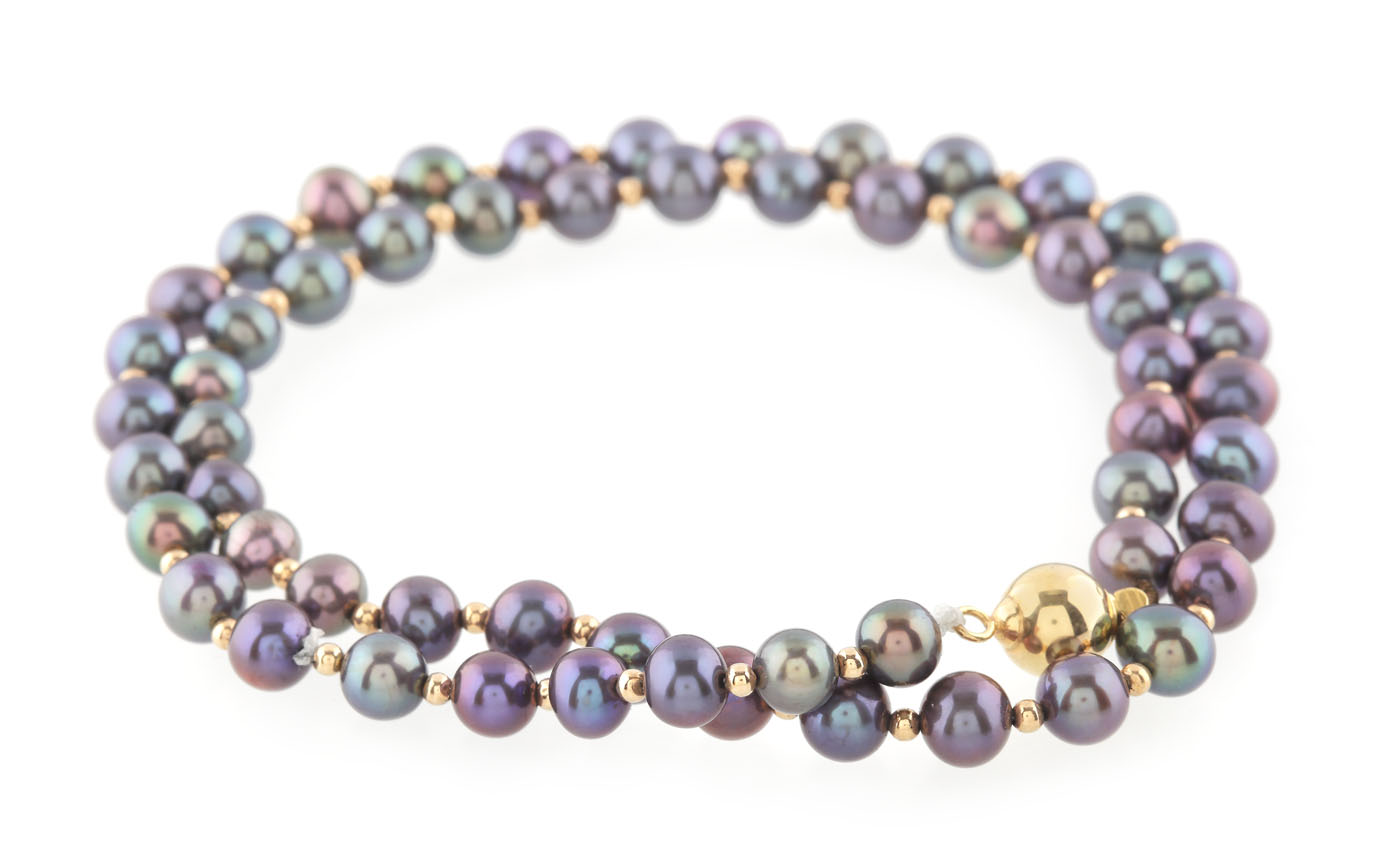 Black pearl necklace with gold clasp