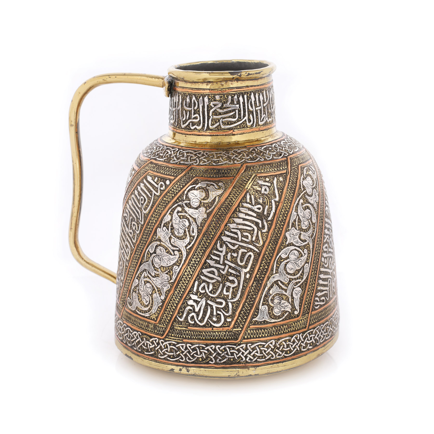 Carafă din alamă cu intarsii argintate, decorată cu inscripții în manieră kufic, perioada sultanatului Mamluk, Egipt, sec. XV, piesă foarte rară, de colecție
