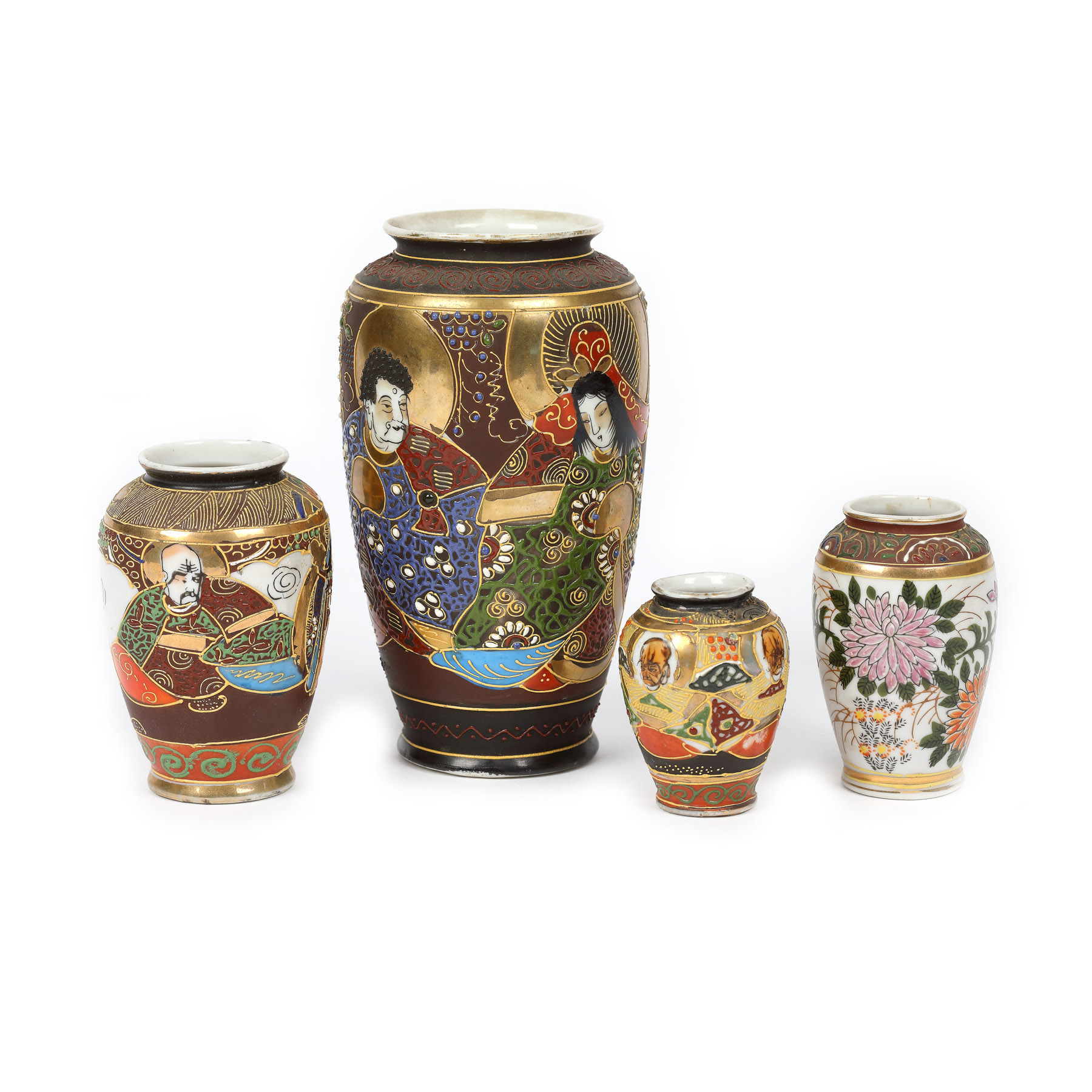 Lot format din patru vase miniaturale, din ceramică, ilustrând samurai, manufactura Satsuma, Japonia, începutul sec. XX