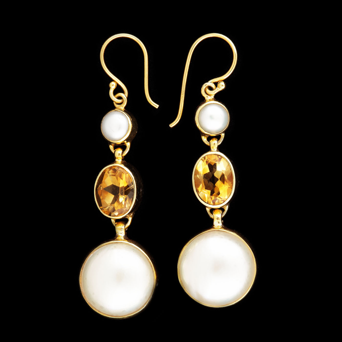 Pair of gilded silver earrings, decorated with citrines and pearls